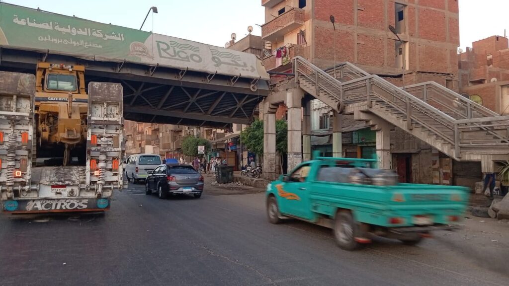 «الطرق والكباري» تنفي حدوث انهيار لأحد كباري المشاه بطريق بنها القاهرة الزراعي